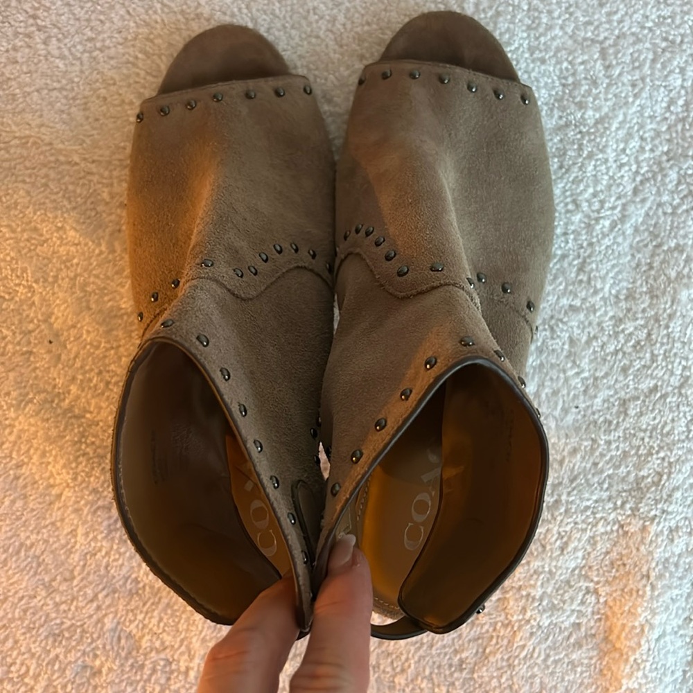 Coach 7.5 open-toe, suede upper with studs